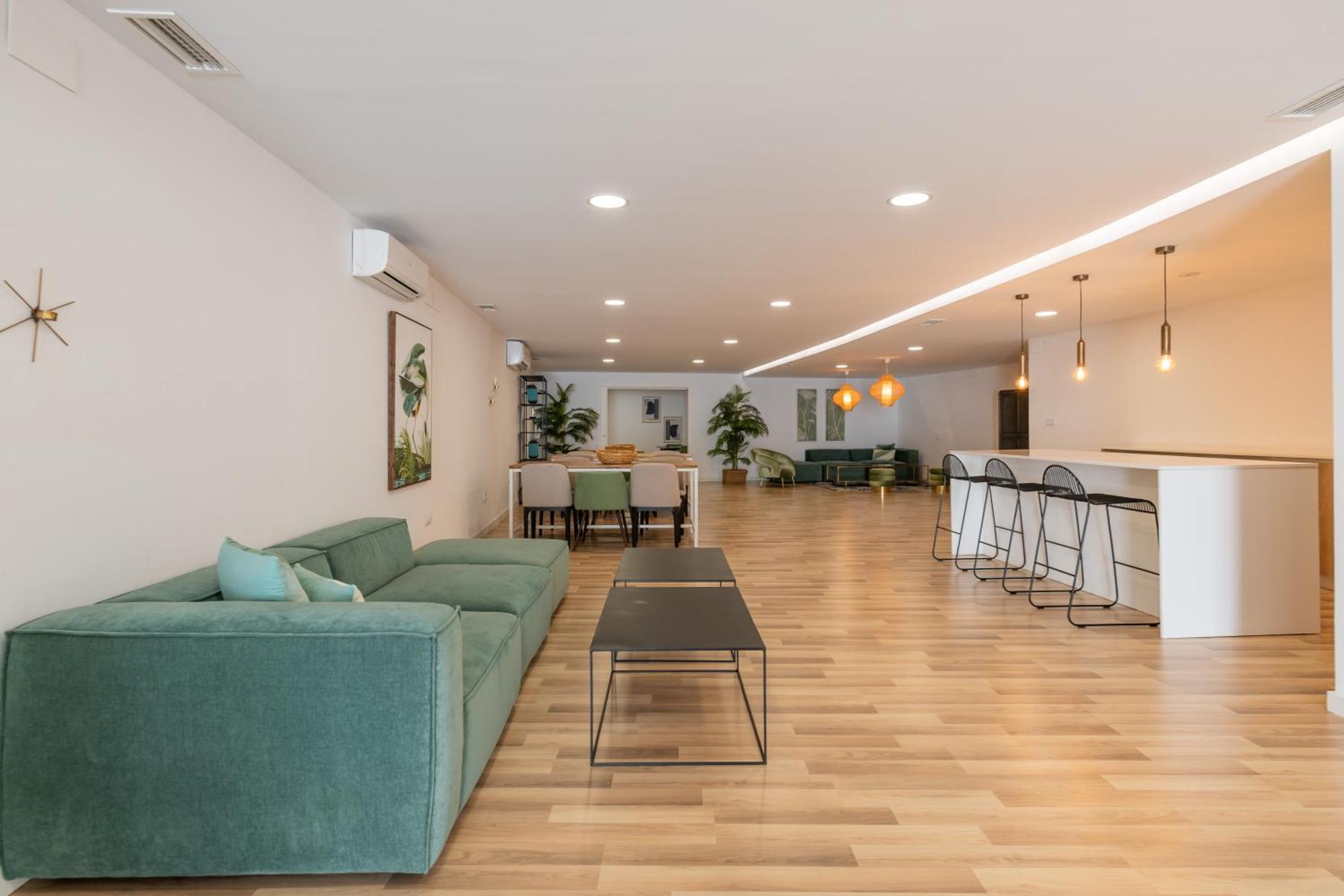 Edge Luxury Beachfront 2br With 3 Pools, Wellness, Gym