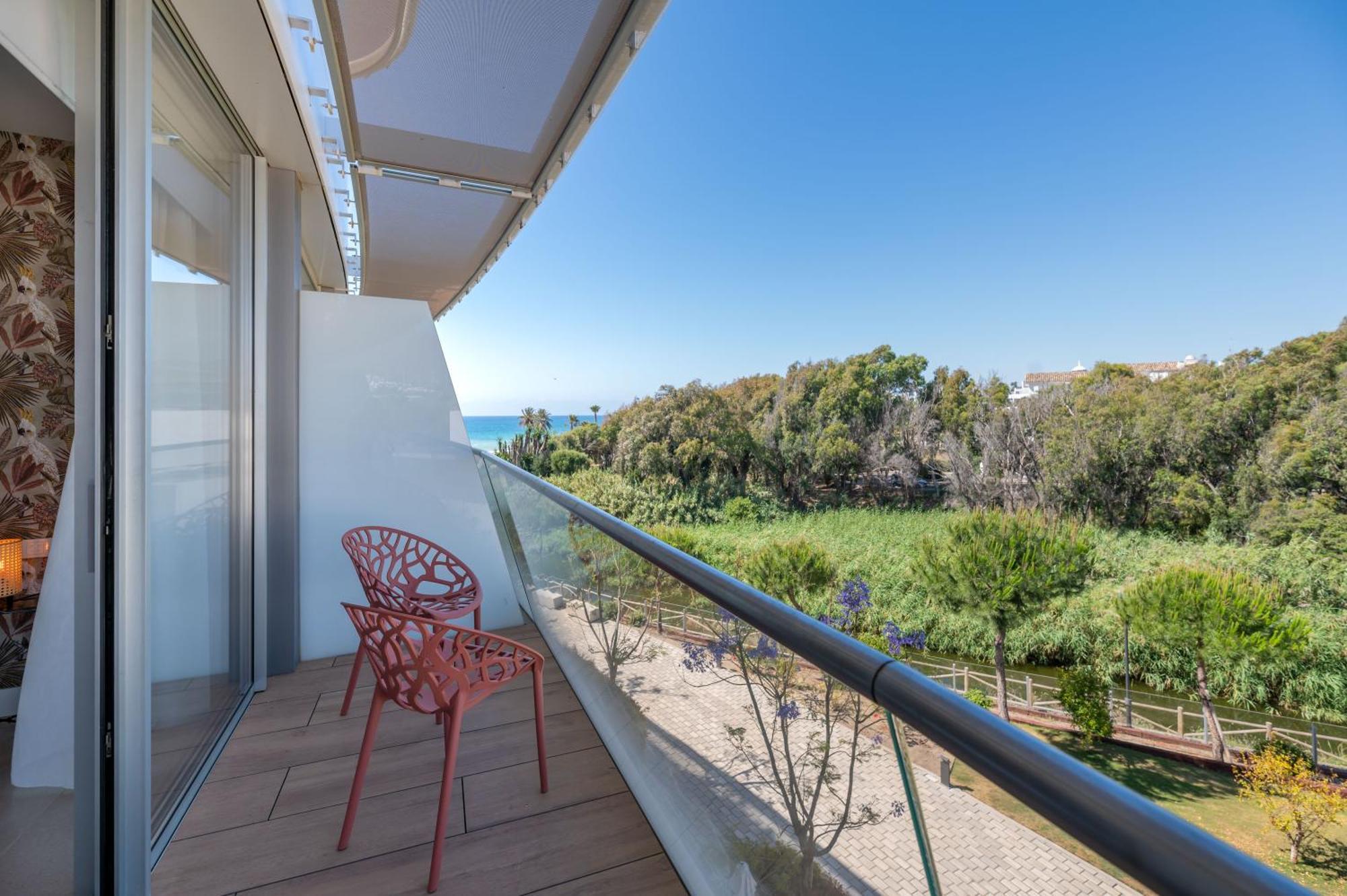 Apartment Edge Luxury Beachfront 2br With 3 Pools, Wellness, Gym