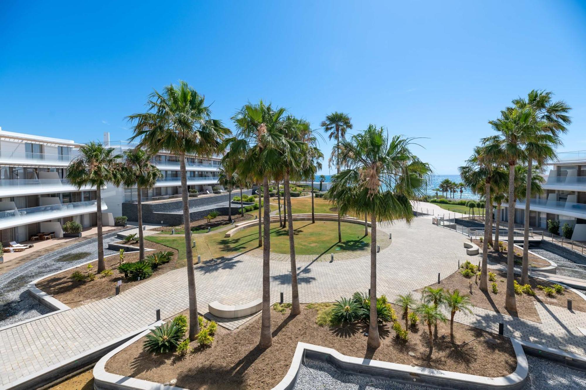 Apartment Edge Luxury Beachfront 2br With 3 Pools, Wellness, Gym Estepona