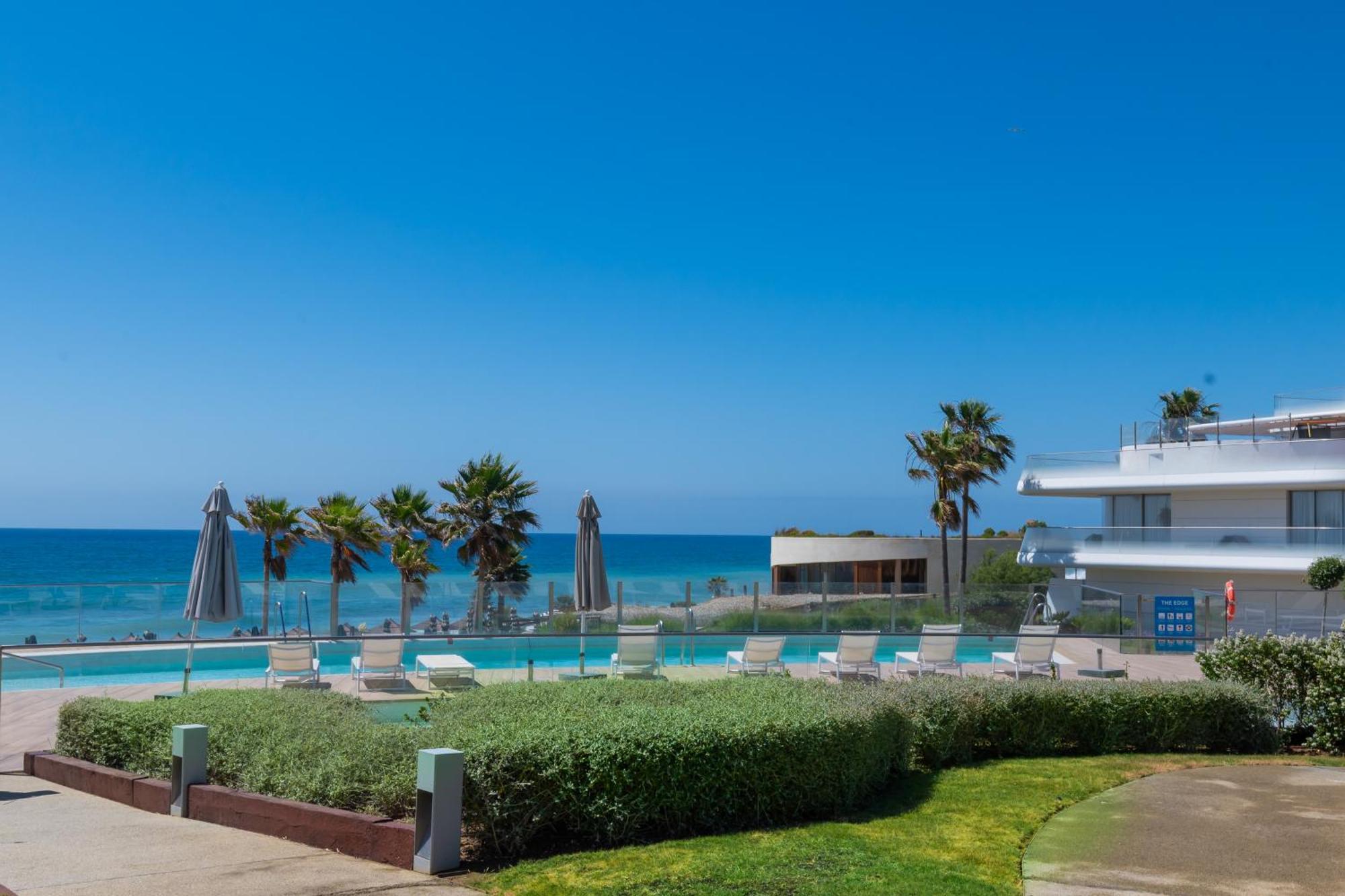 Edge Luxury Beachfront 2br With 3 Pools, Wellness, Gym *