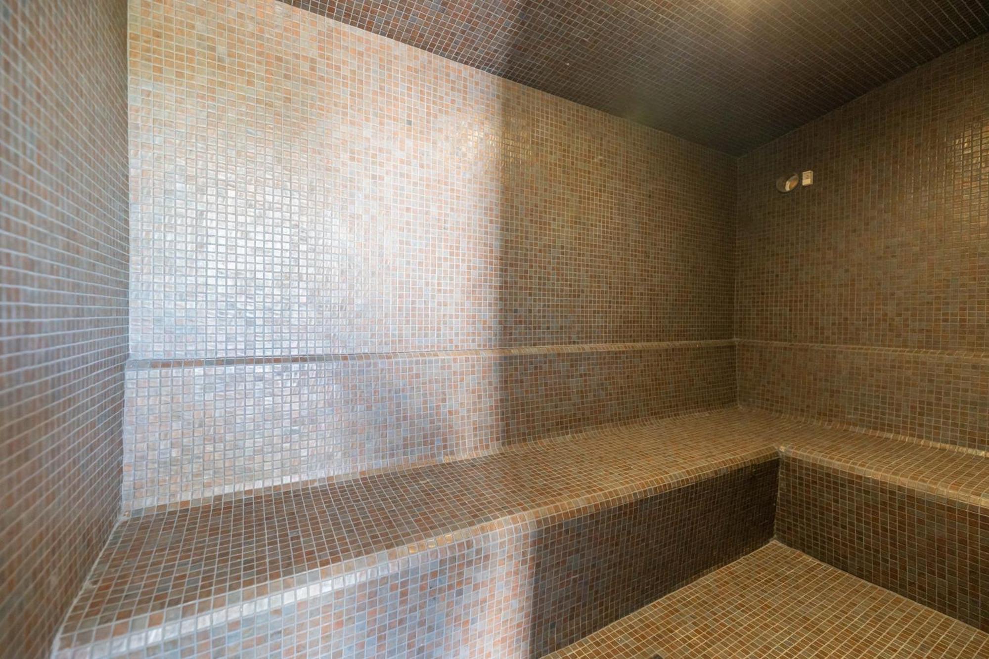 Edge Luxury Beachfront 2br With 3 Pools, Wellness, Gym