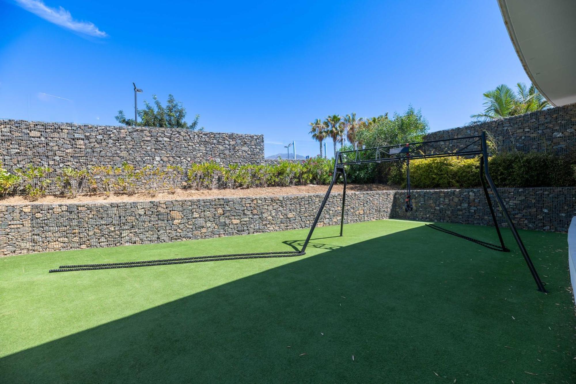 Edge Luxury Beachfront 2br With 3 Pools, Wellness, Gym *