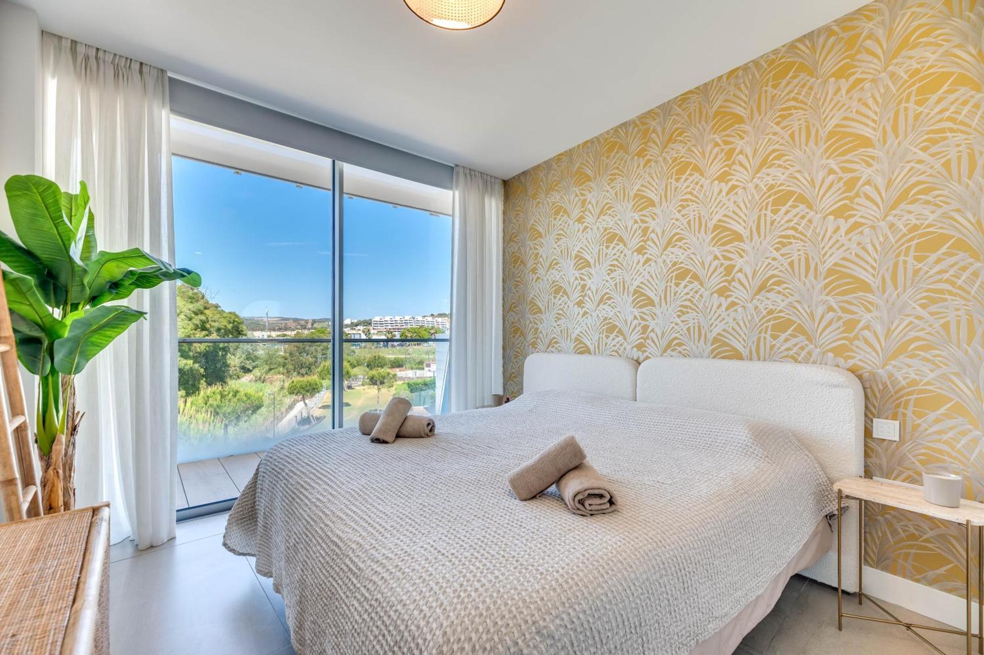 Edge Luxury Beachfront 2br With 3 Pools, Wellness, Gym Apartment