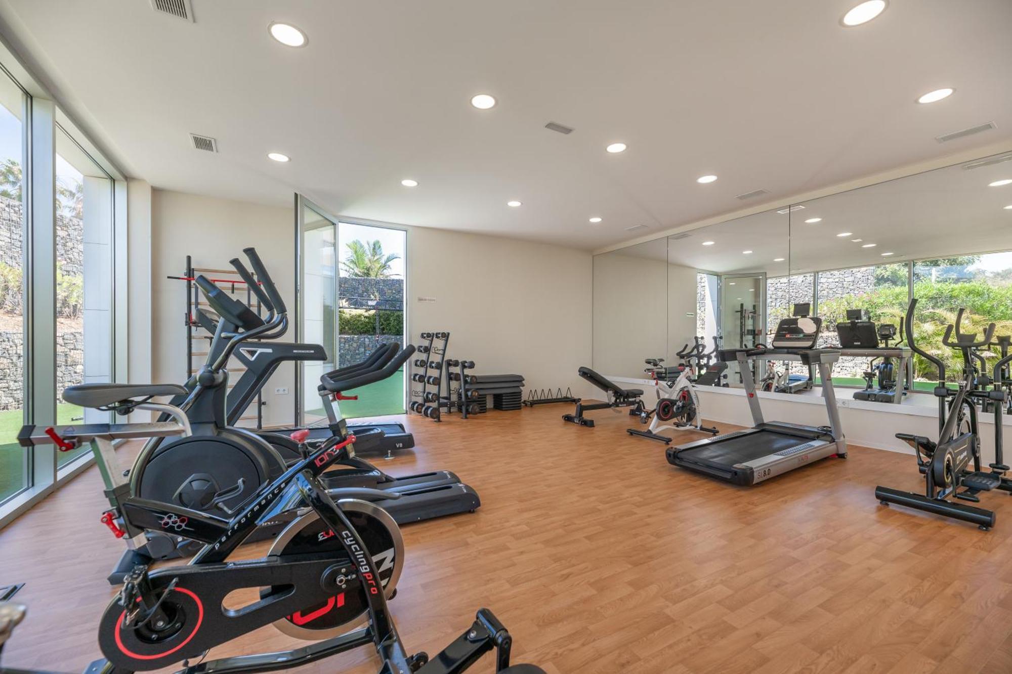 Edge Luxury Beachfront 2br With 3 Pools, Wellness, Gym Apartment *