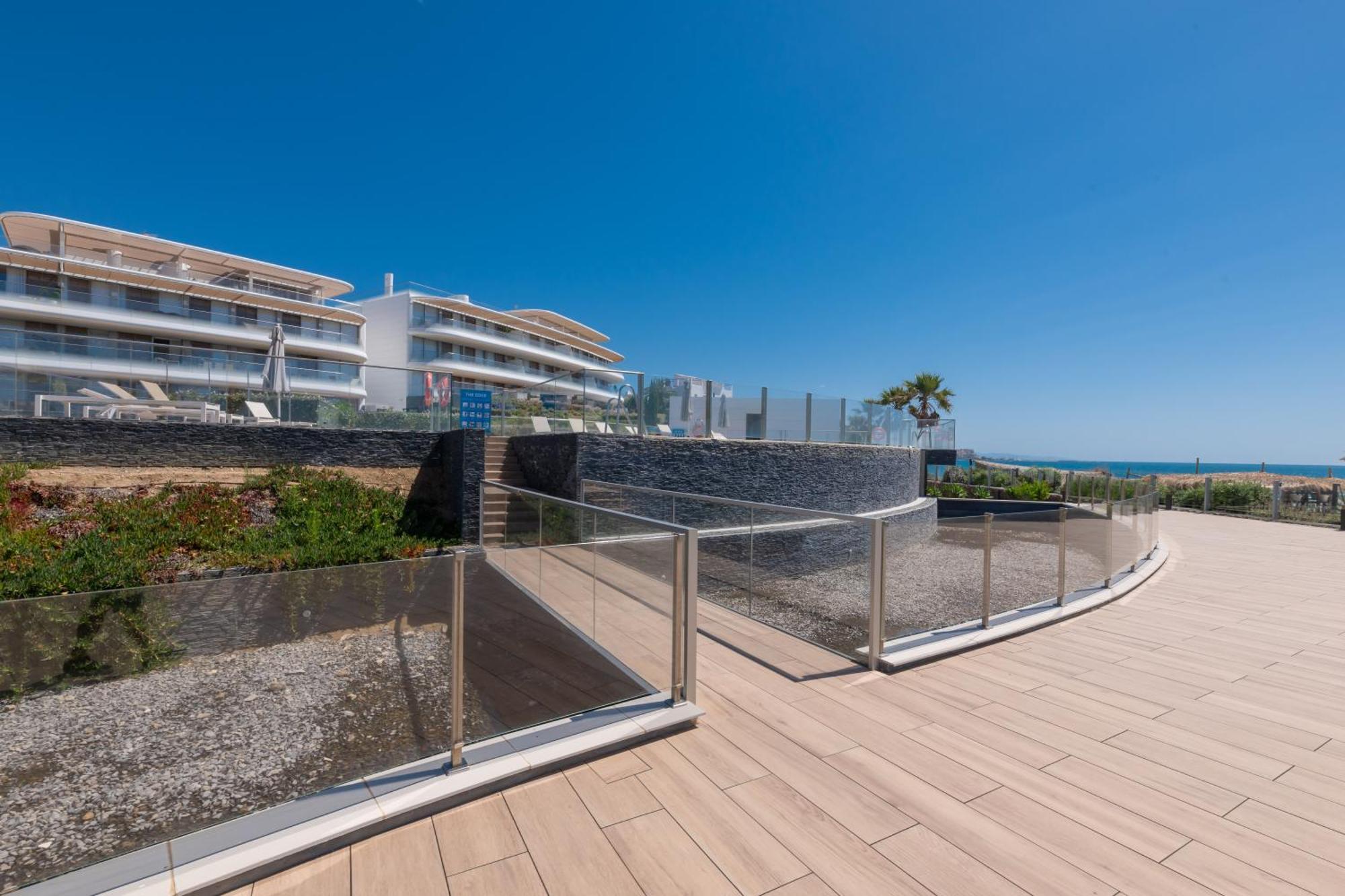 Apartment Edge Luxury Beachfront 2br With 3 Pools, Wellness, Gym *