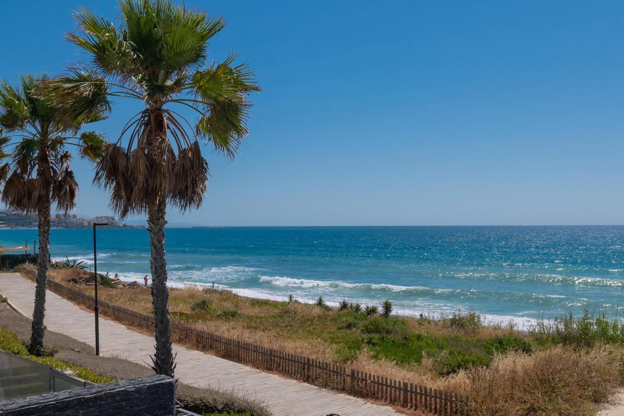 Apartment Edge Luxury Beachfront 2br With 3 Pools, Wellness, Gym Estepona