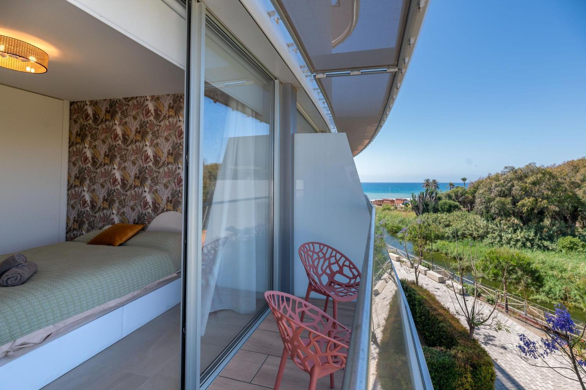 Edge Luxury Beachfront 2br With 3 Pools, Wellness, Gym Estepona