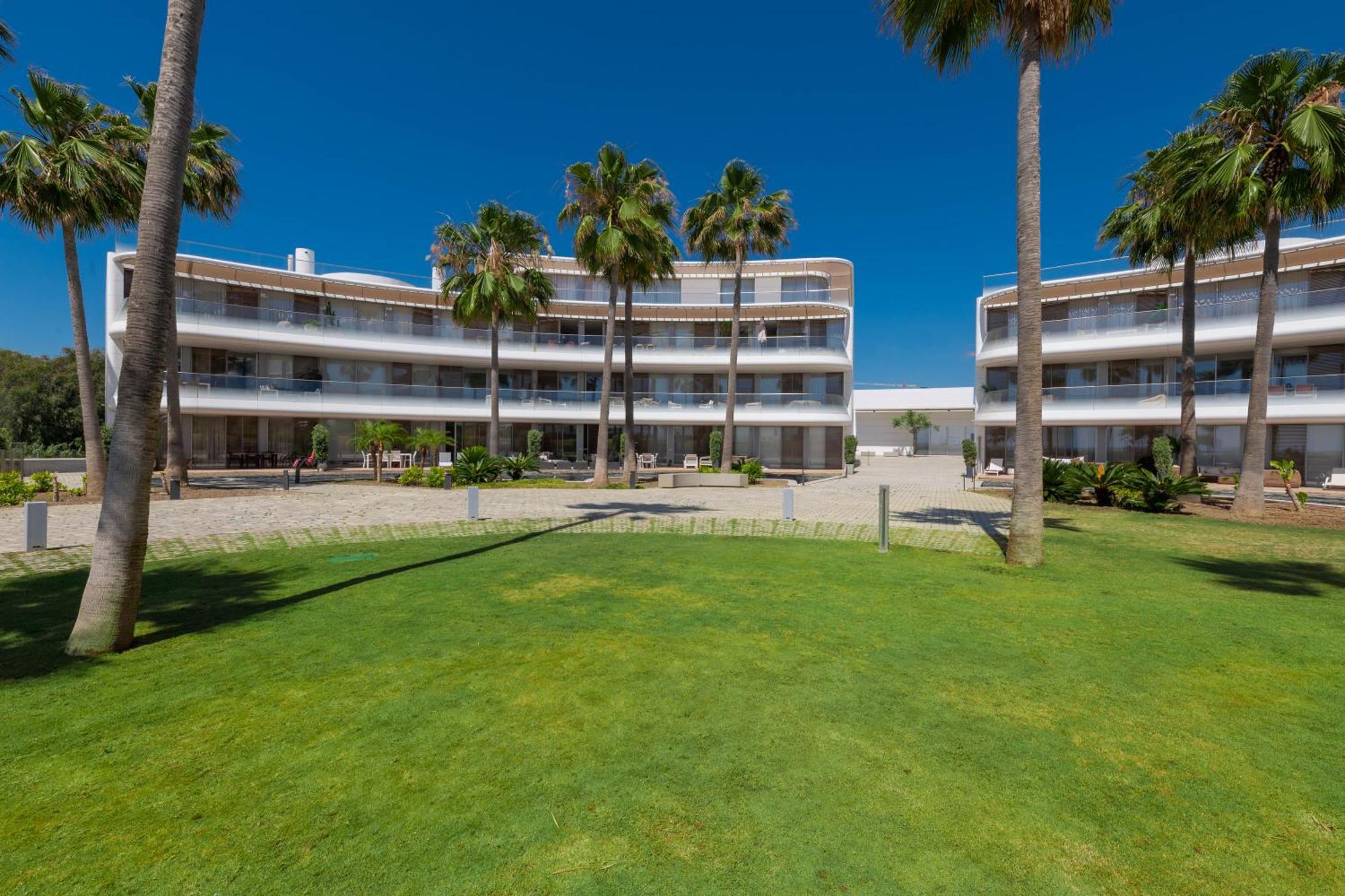 Apartment Edge Luxury Beachfront 2br With 3 Pools, Wellness, Gym *