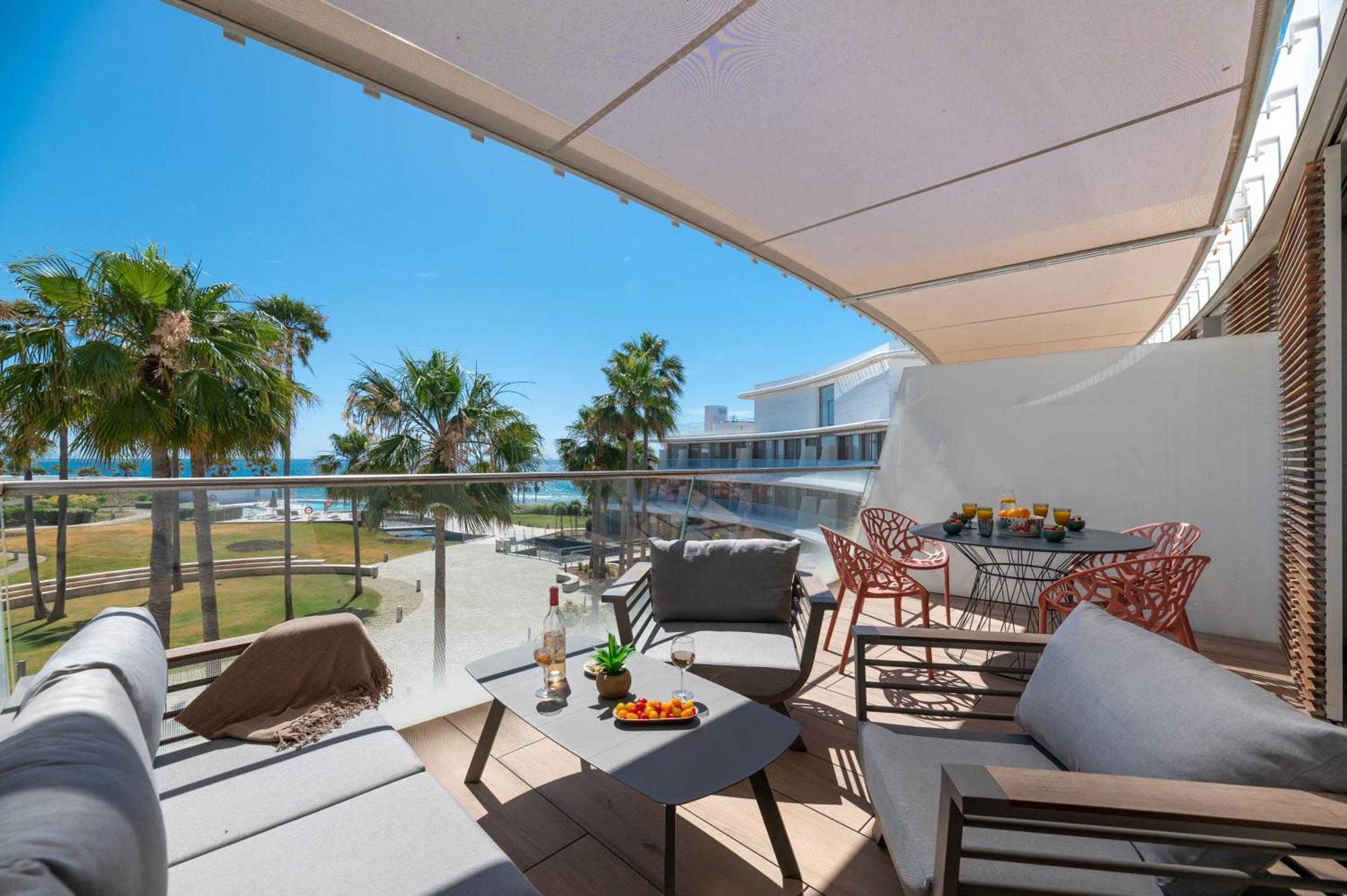 Edge Luxury Beachfront 2br With 3 Pools, Wellness, Gym Estepona