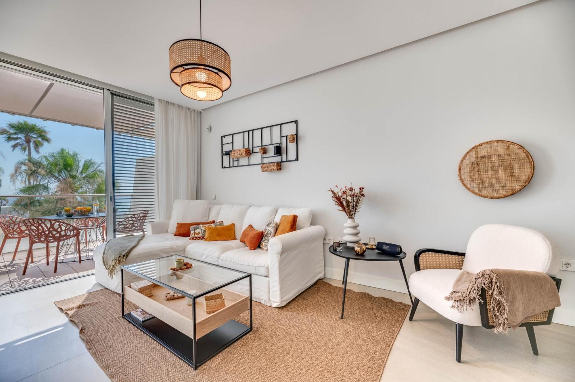 Edge Luxury Beachfront 2br With 3 Pools, Wellness, Gym