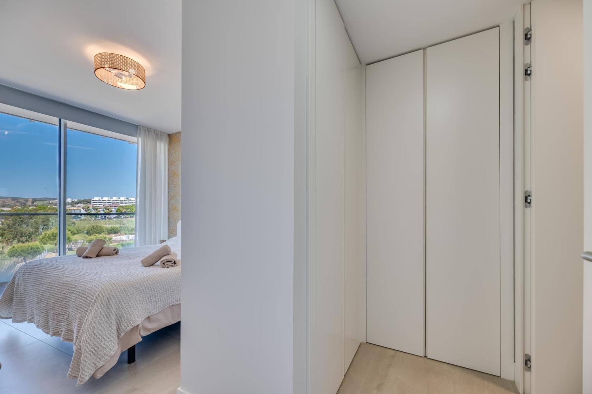 Edge Luxury Beachfront 2br With 3 Pools, Wellness, Gym Apartment Estepona