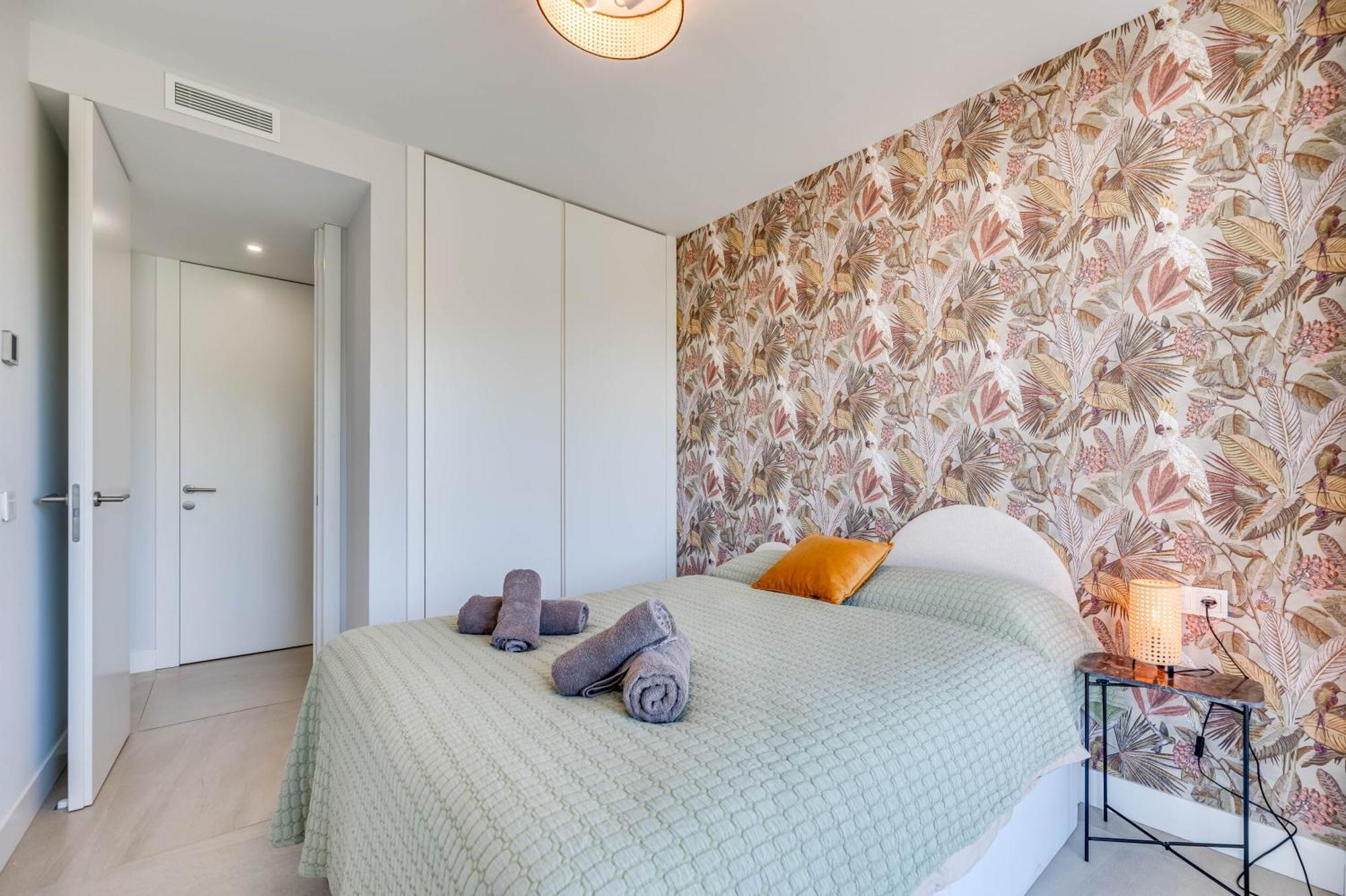 Edge Luxury Beachfront 2br With 3 Pools, Wellness, Gym