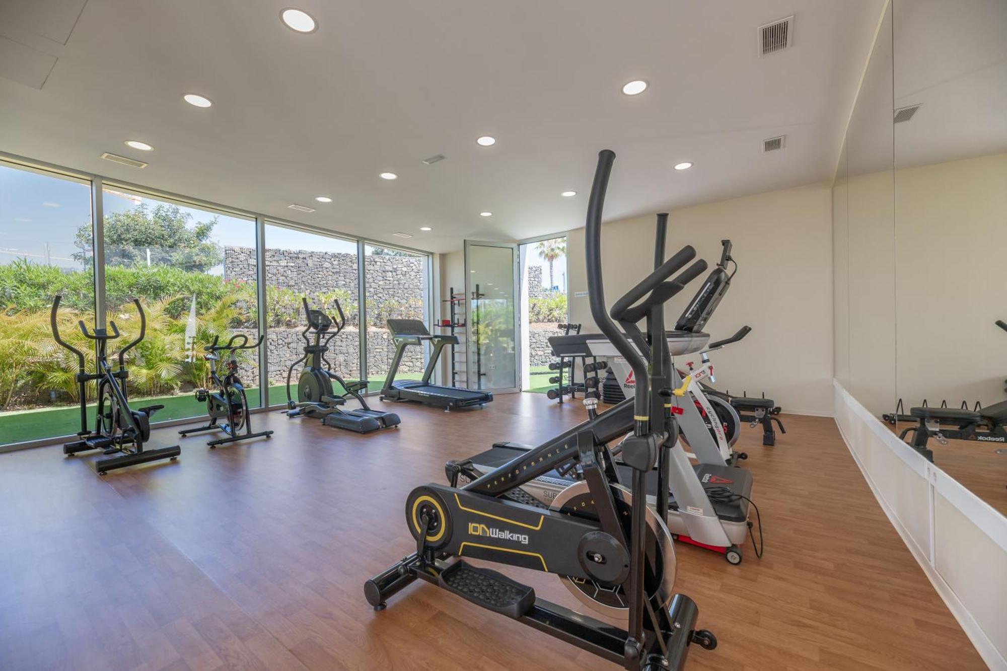 Edge Luxury Beachfront 2br With 3 Pools, Wellness, Gym Apartment *