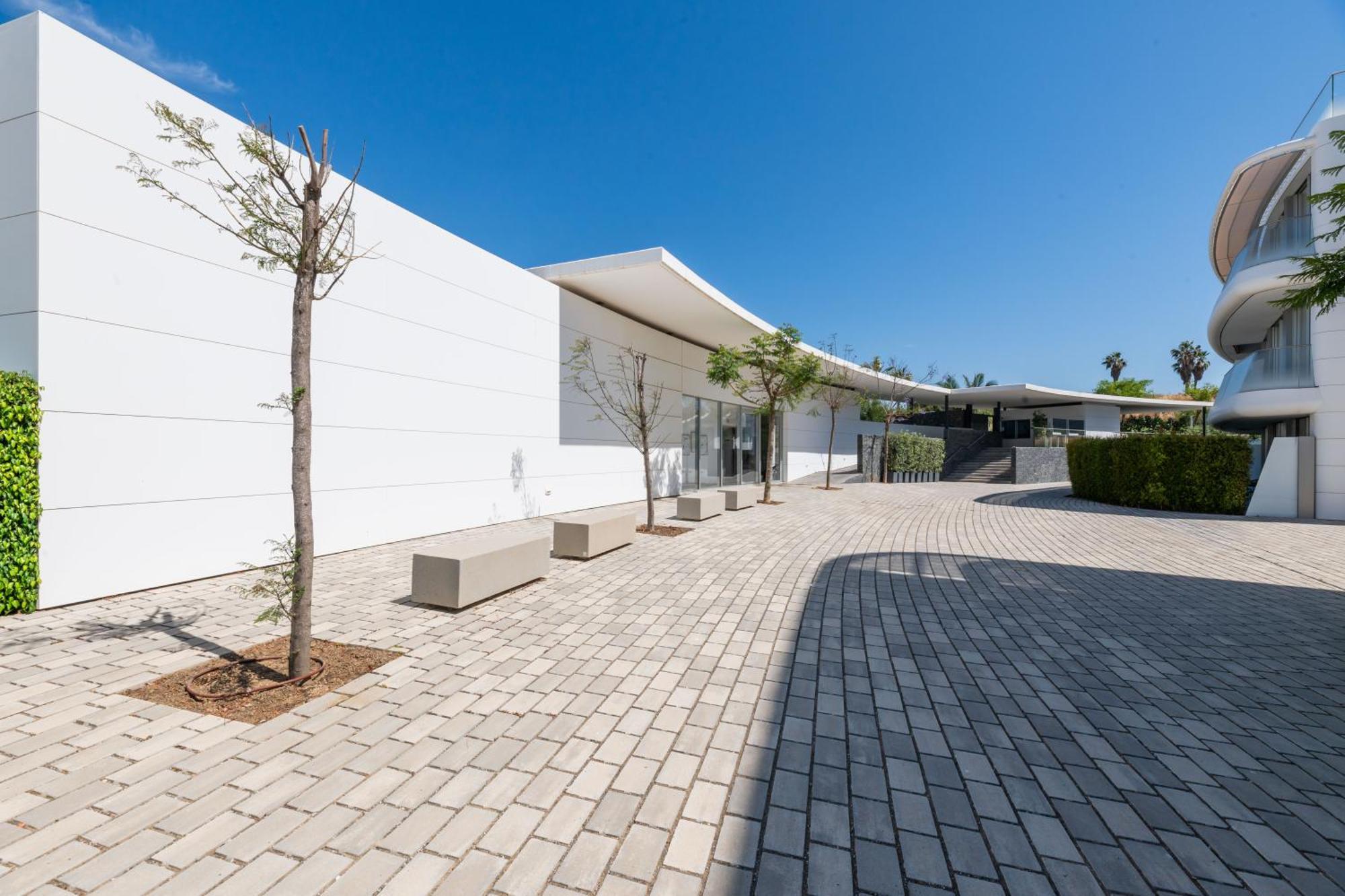 Edge Luxury Beachfront 2br With 3 Pools, Wellness, Gym Apartment Estepona