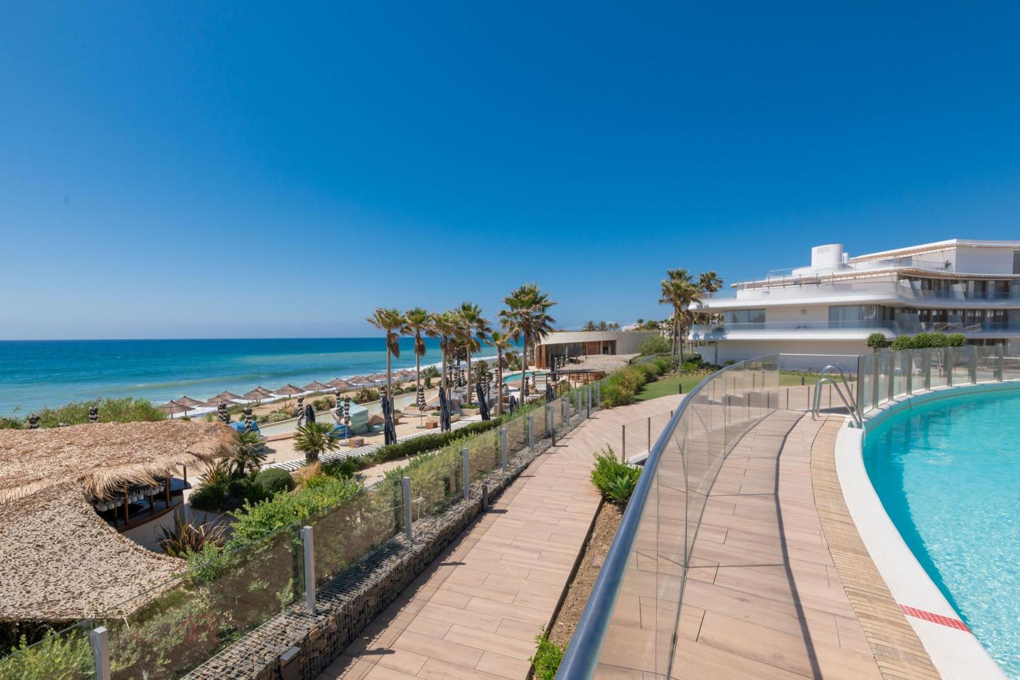 Apartment Edge Luxury Beachfront 2br With 3 Pools, Wellness, Gym Estepona