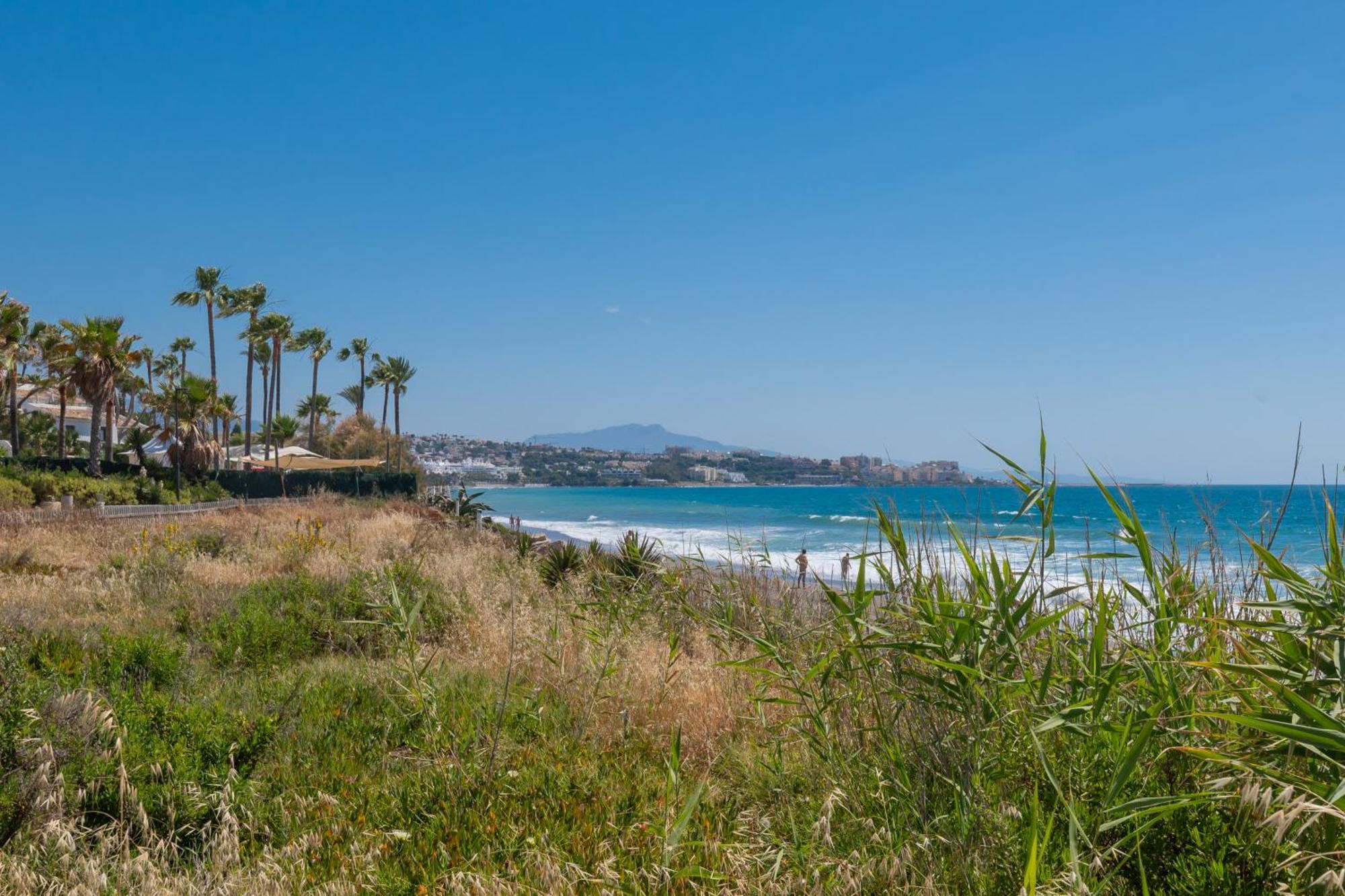 Edge Luxury Beachfront 2br With 3 Pools, Wellness, Gym *