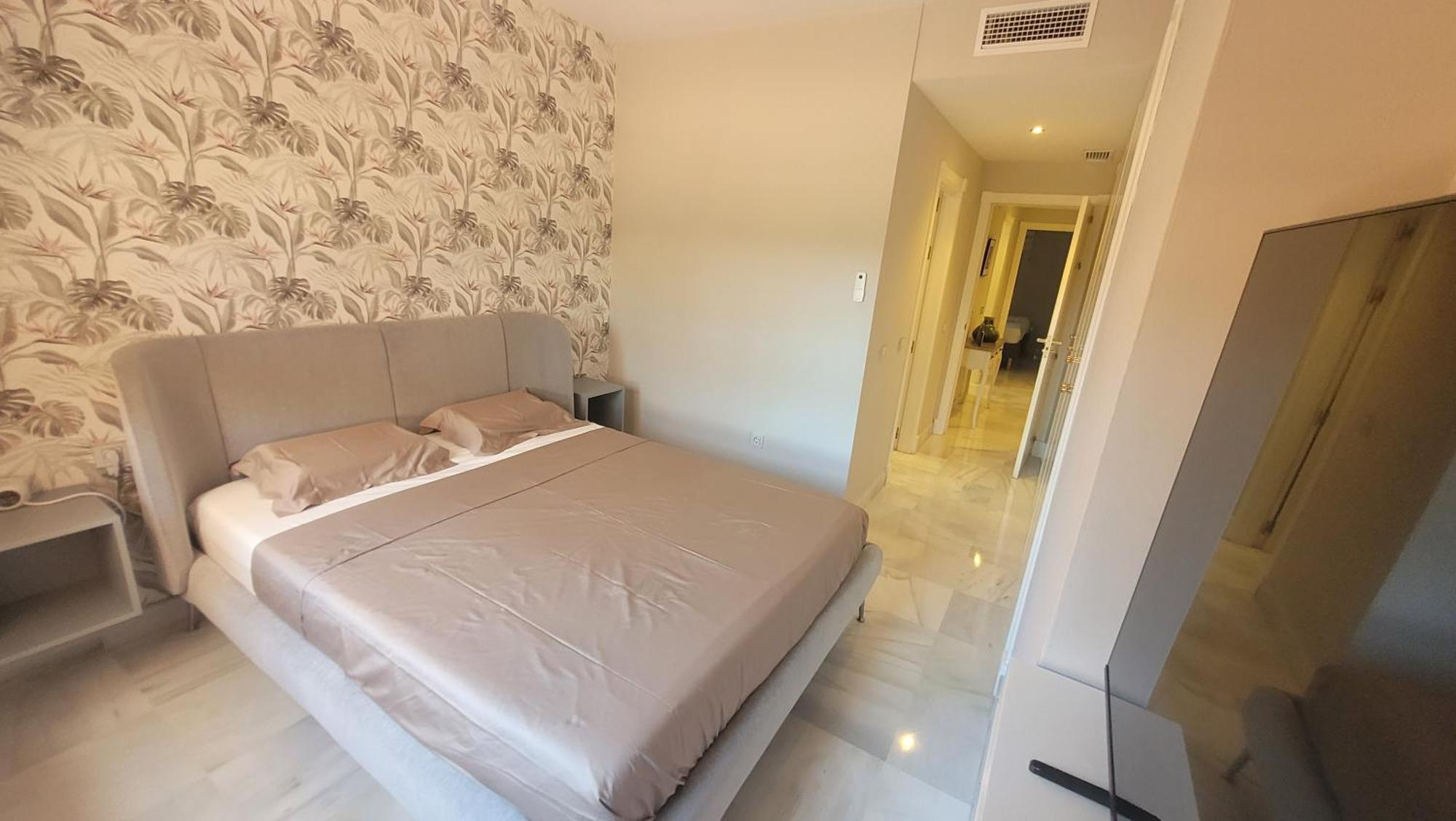 Modern 2br Second Line Marbella Beach, Pools And Paddle Appartement Estepona