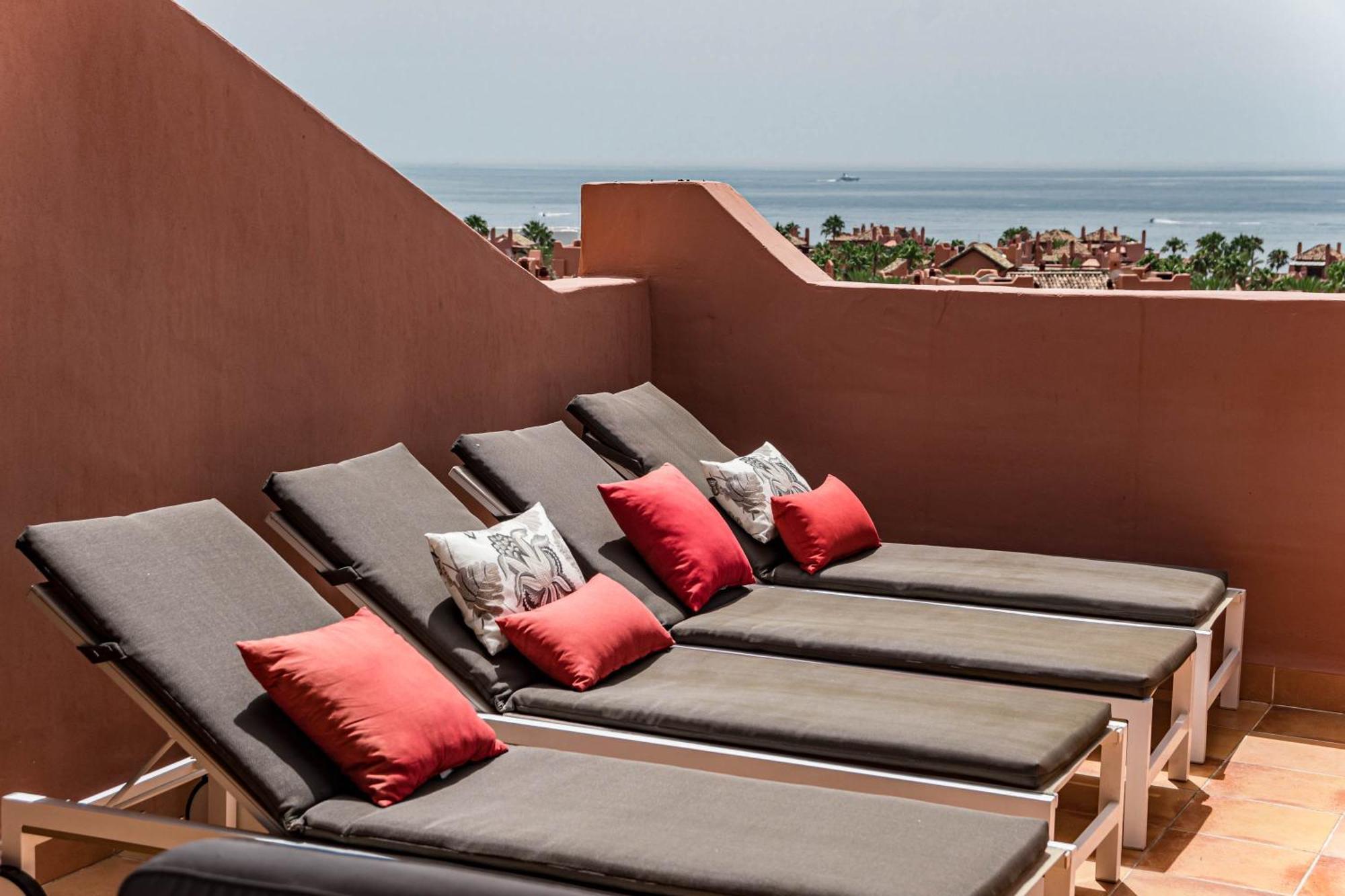 Luxury 3 Bed Duplex Penthouse, 3 Mins Walk To The