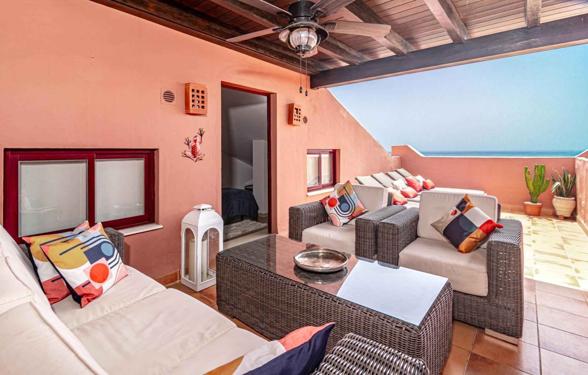 Luxury 3 Bed Duplex Penthouse, 3 Mins Walk To The Appartement *