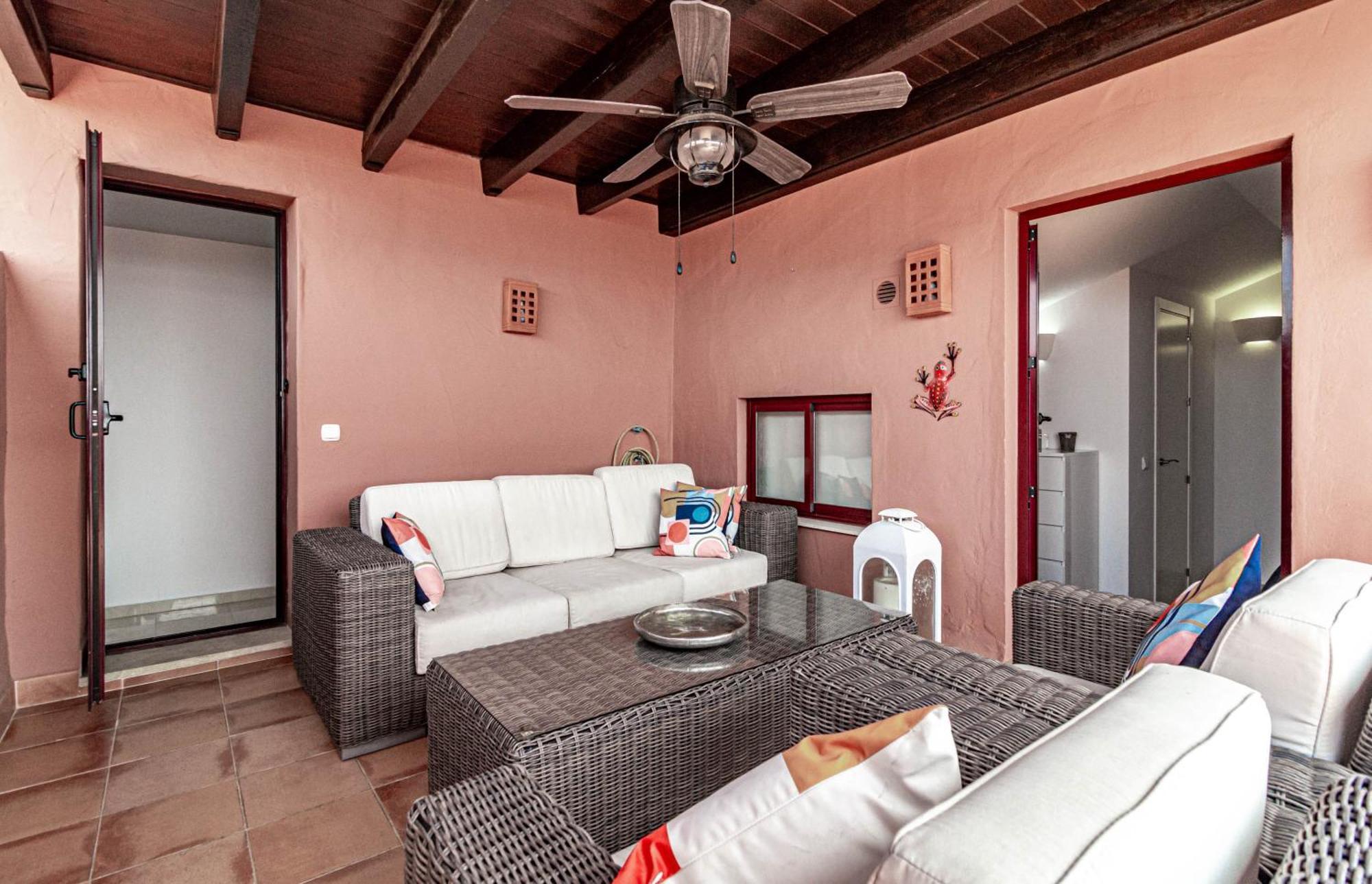 Luxury 3 Bed Duplex Penthouse, 3 Mins Walk To The Appartement Estepona