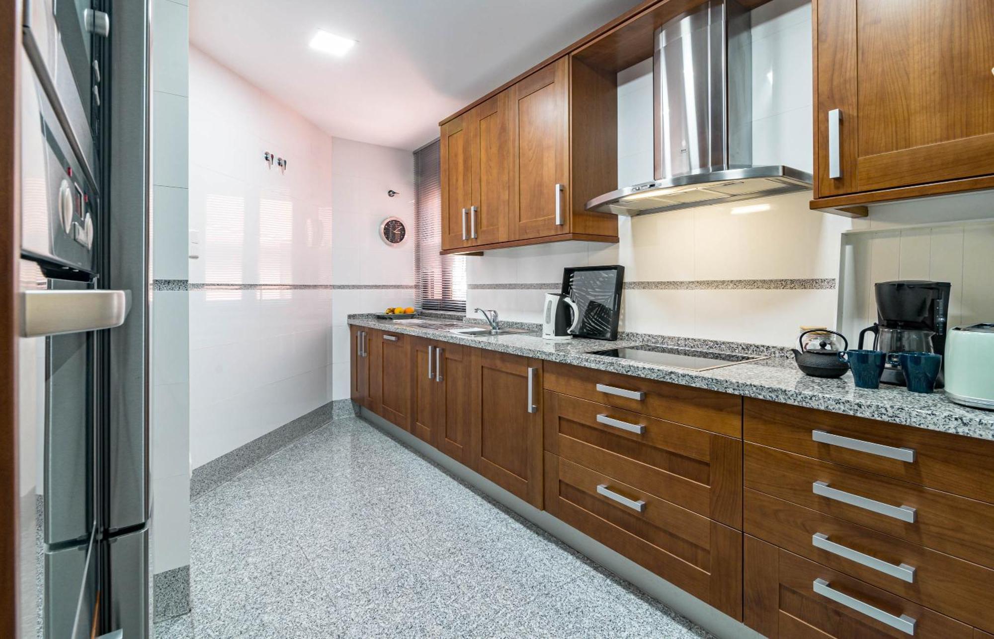Luxury 3 Bed Duplex Penthouse, 3 Mins Walk To The *