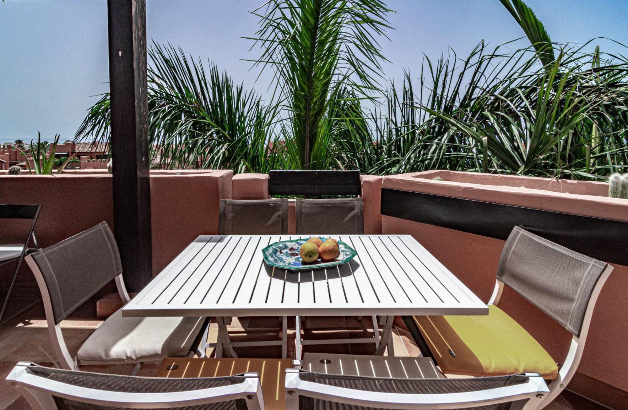 Luxury 3 Bed Duplex Penthouse, 3 Mins Walk To The Estepona