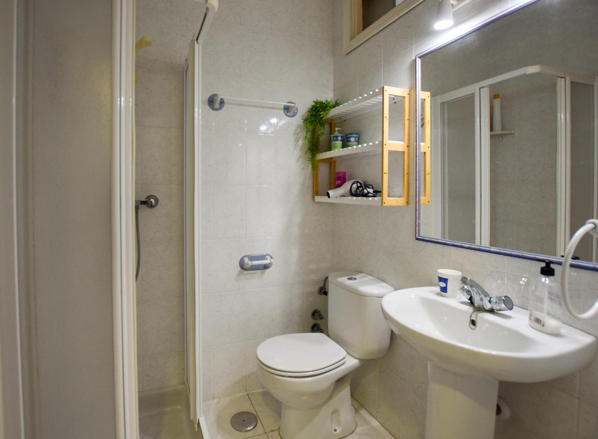 Excelente Piso Sobre El Mar Con Garaje Apartamento *