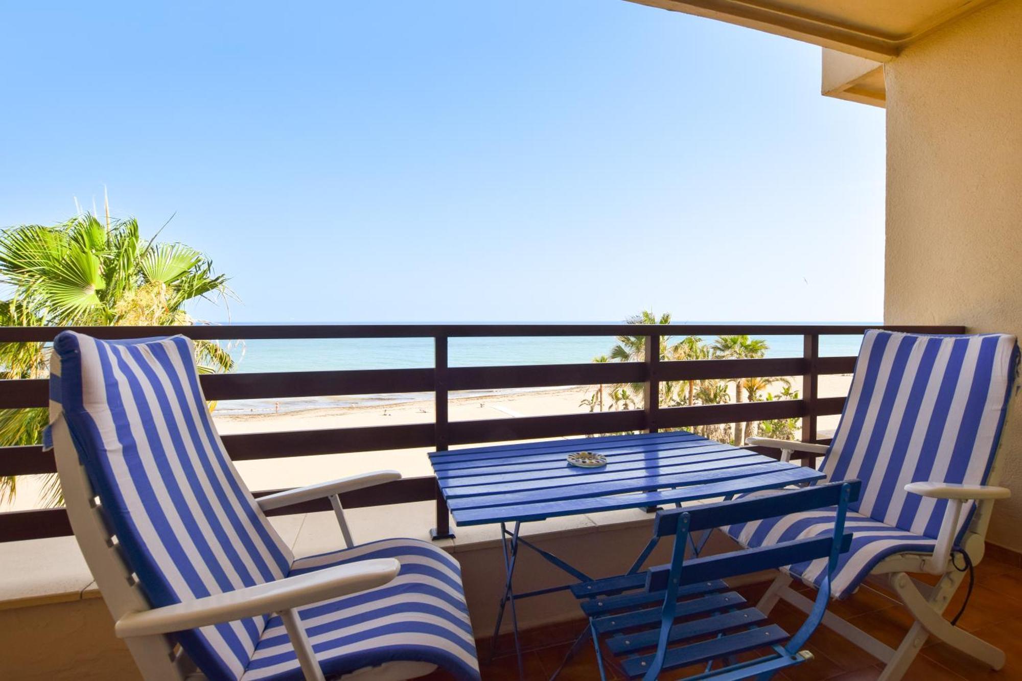 Excelente Piso Sobre El Mar Con Garaje Apartamento *