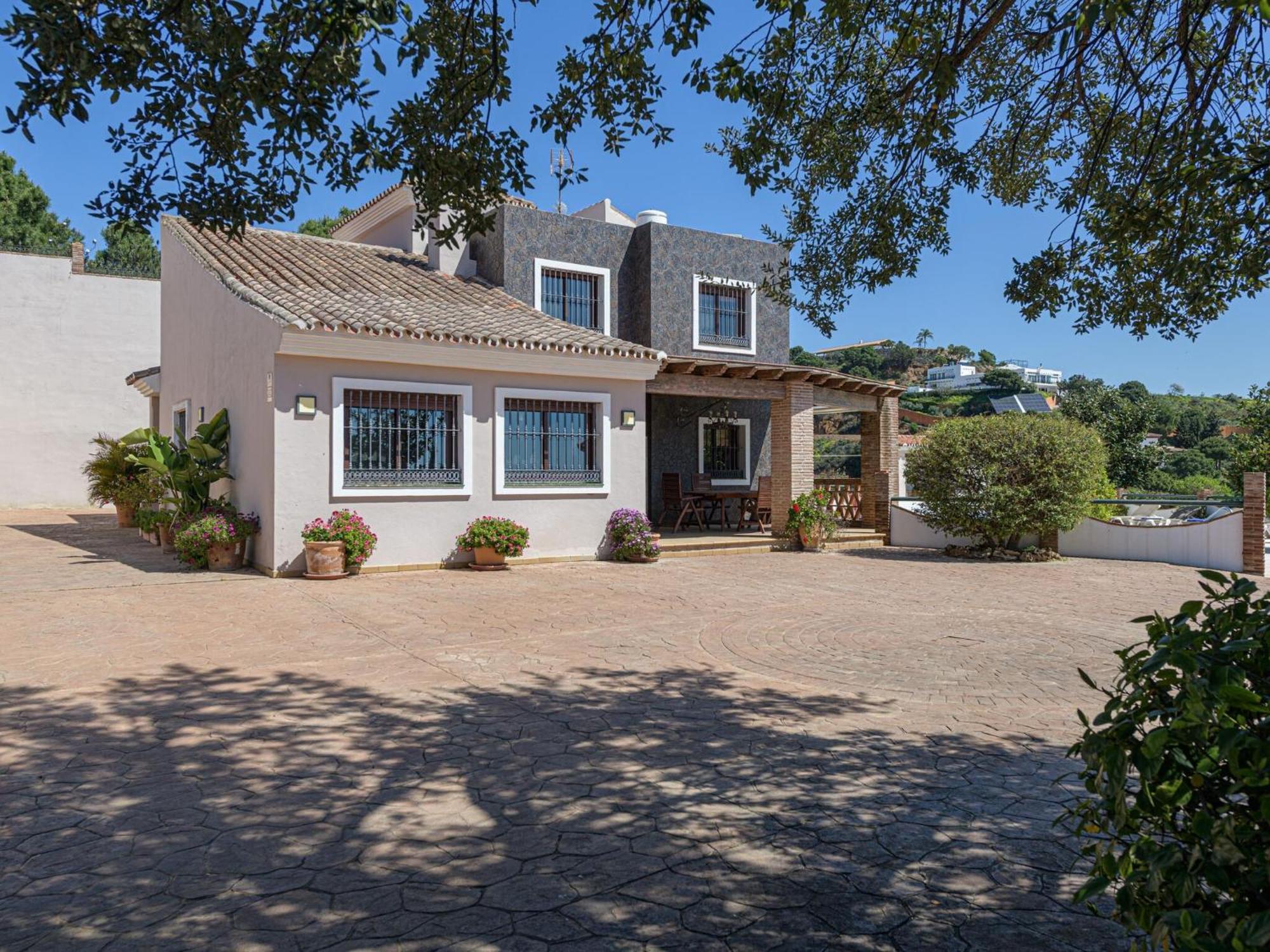 Lina - With Private Pool In