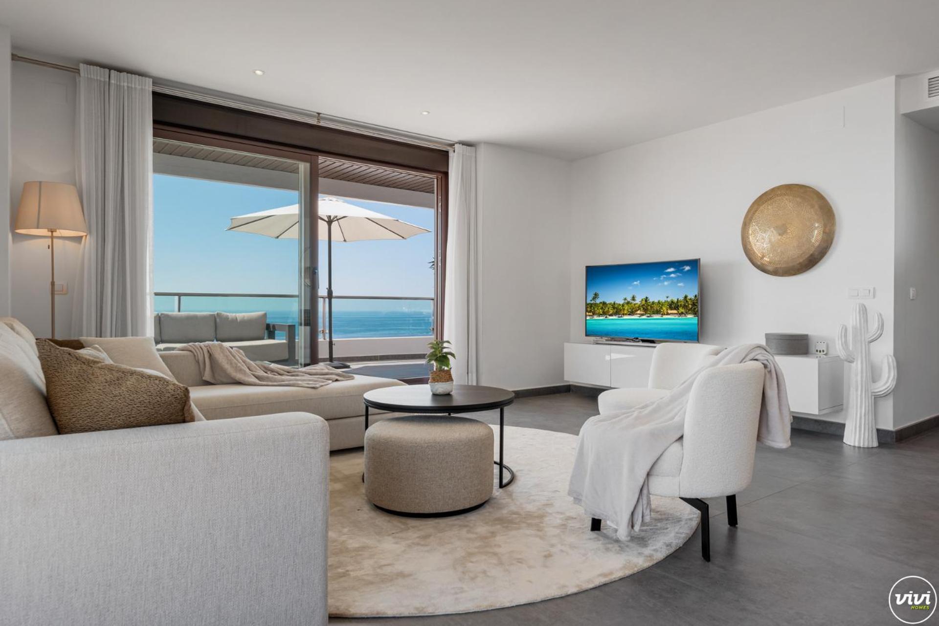 Vivi Homes - Casa Skye Pool, Terrace & Sea View