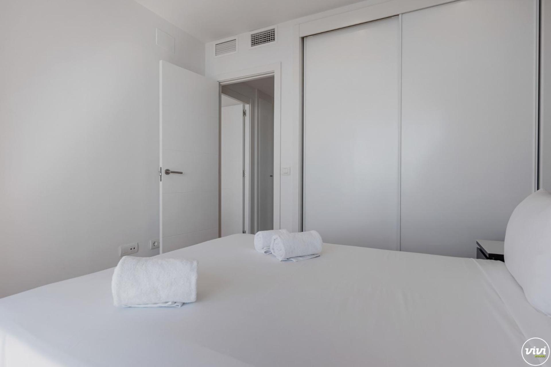 Vivi Homes - Casa Skye Pool, Terrace & Sea View Apartment Estepona