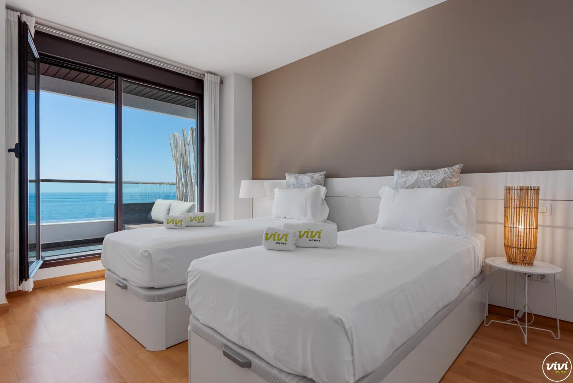 Vivi Homes - Casa Skye Pool, Terrace & Sea View