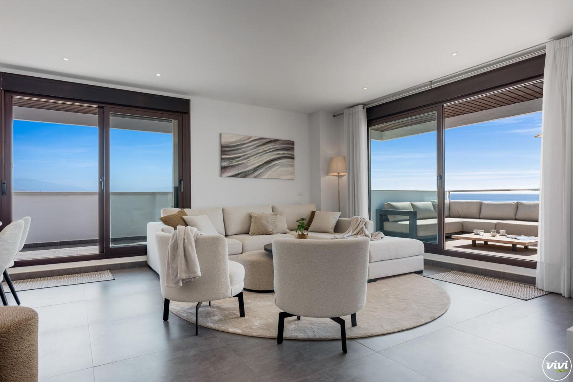 Vivi Homes - Casa Skye Pool, Terrace & Sea View Estepona