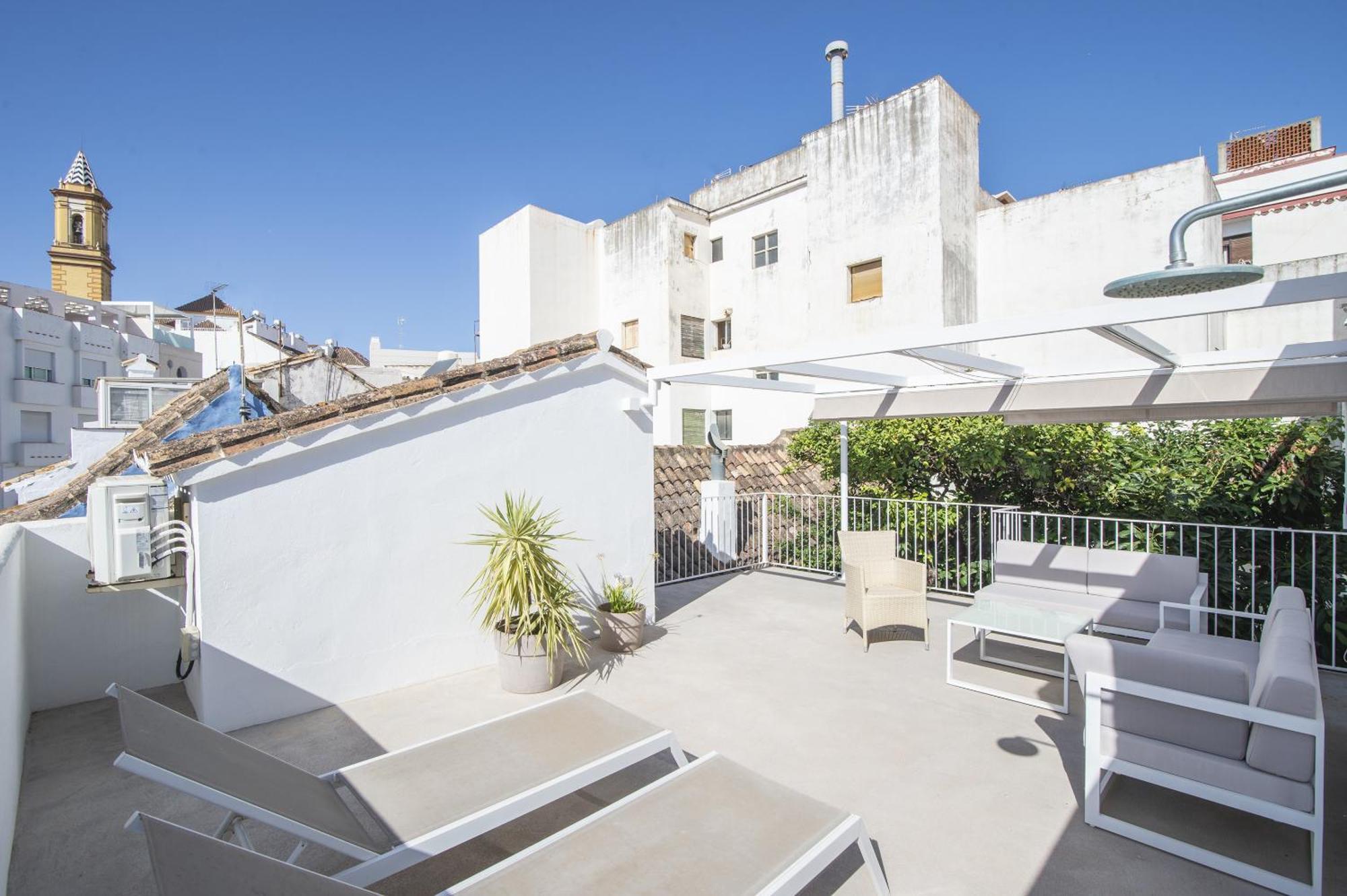 2br Townhouse In Centre *