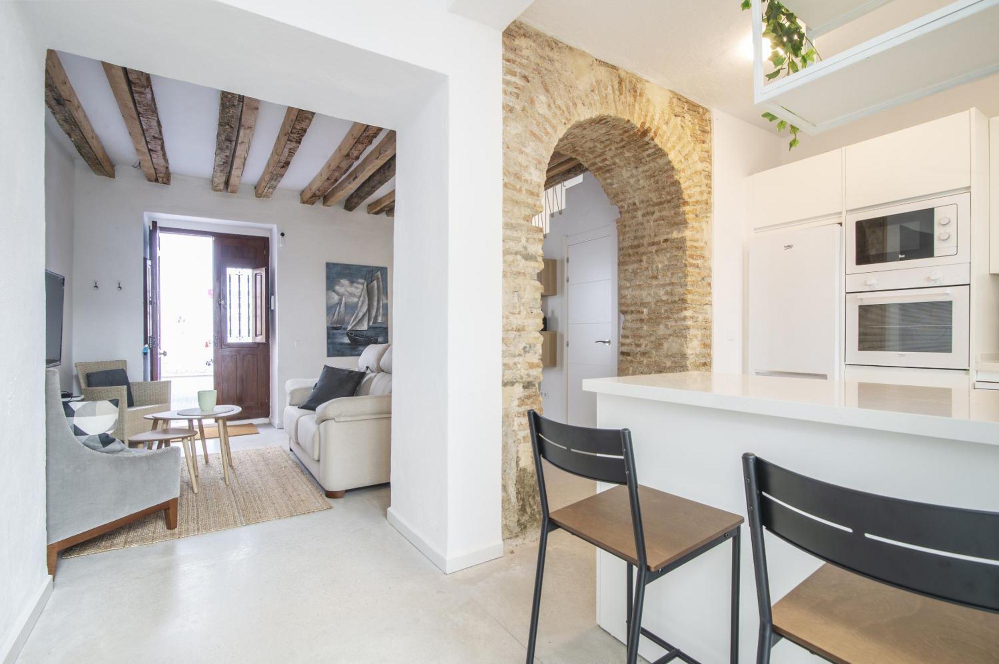 2br Townhouse In Centre