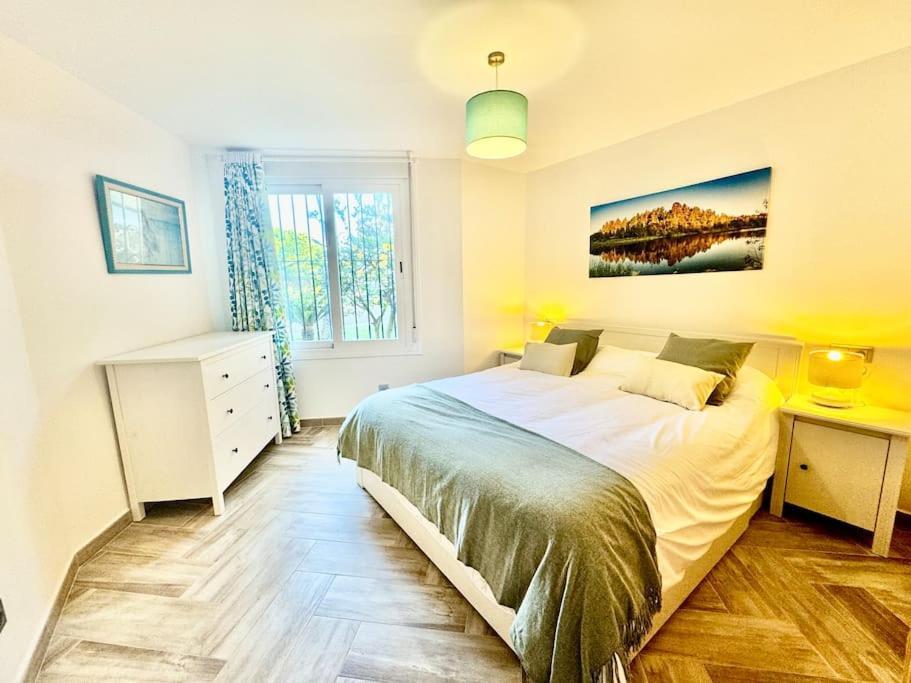 Apartment Charming Beachfront Estepona