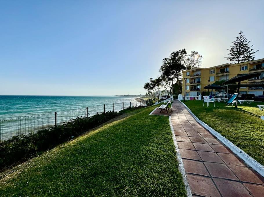 Charming Beachfront Apartment Estepona
