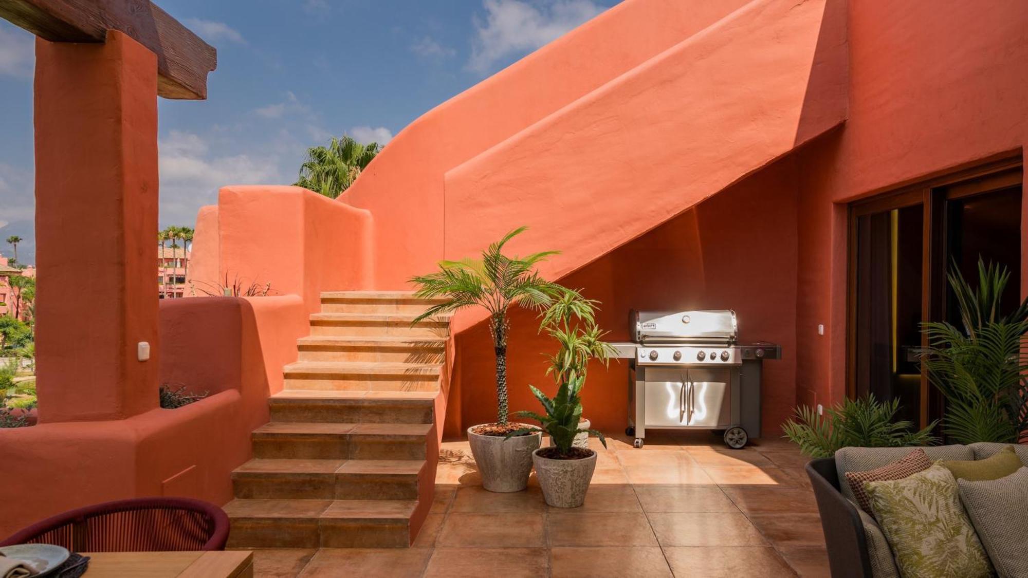 Vacation Marbella I The Signature Penthouse, Sea View, Sauna, Private Heated Jacuzzi, Cutting-edge Amenities Estepona