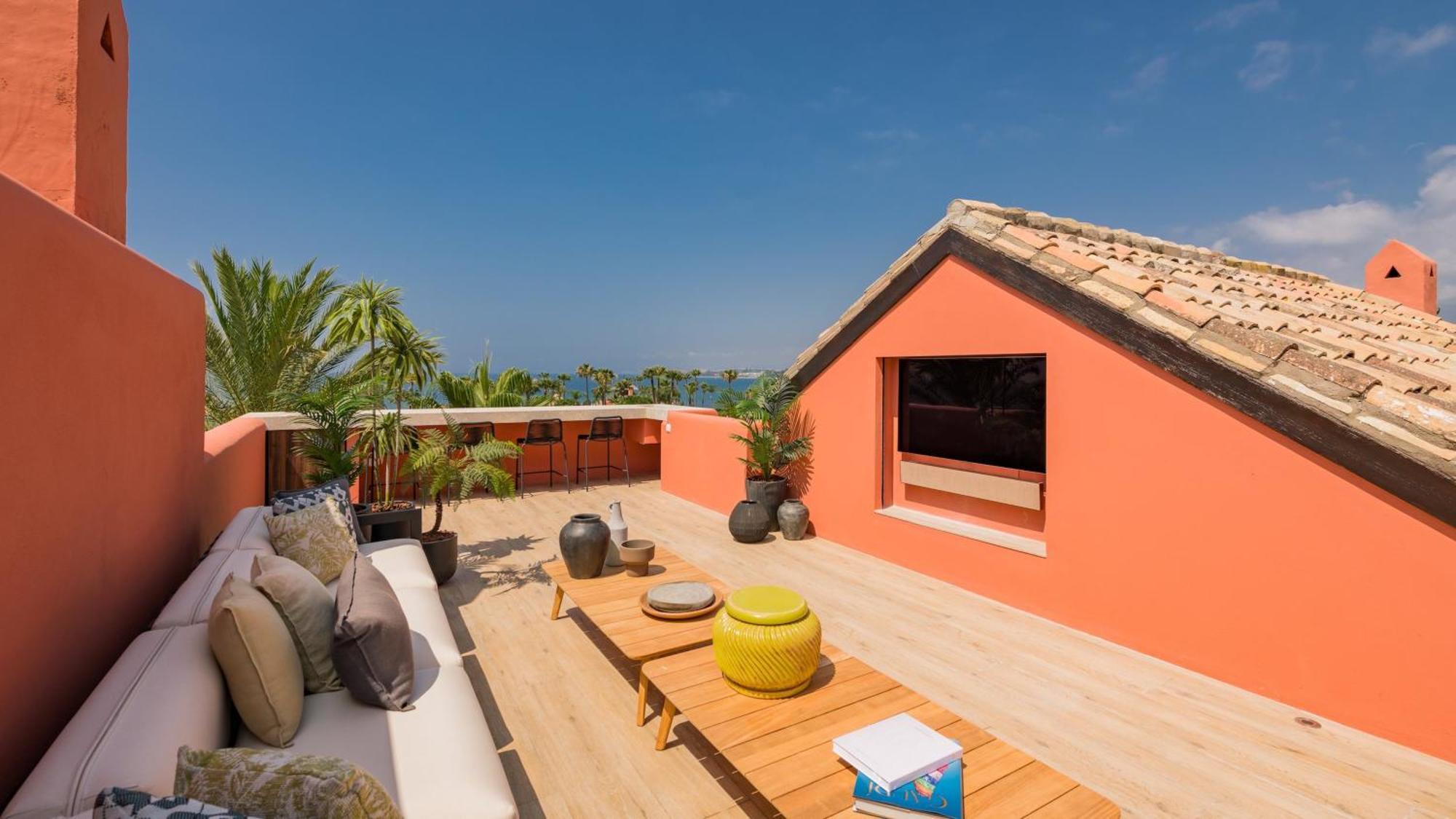 Vacation Marbella I The Signature Penthouse, Sea View, Sauna, Private Heated Jacuzzi, Cutting-edge Amenities Estepona