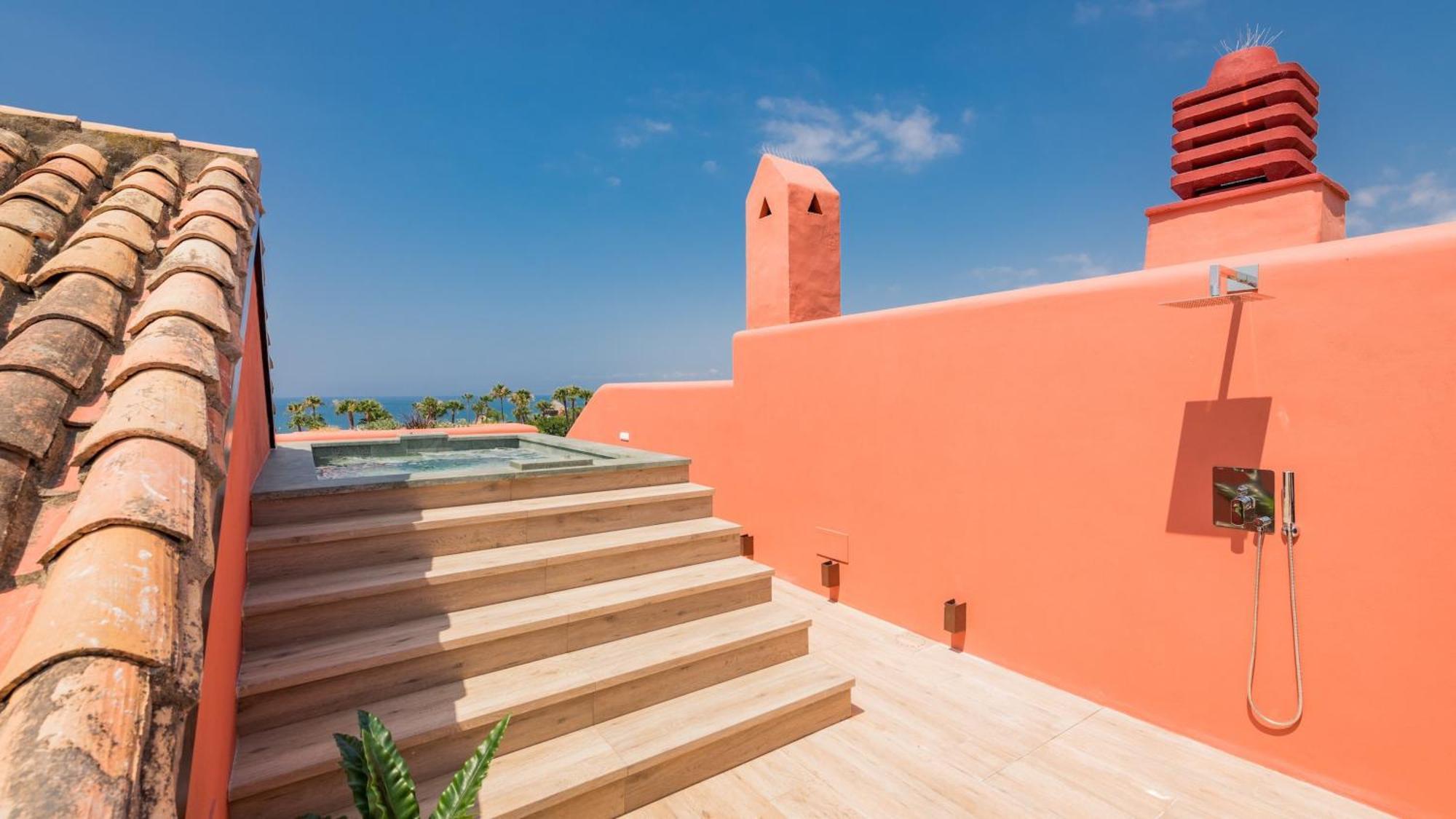 Vacation Marbella I The Signature Penthouse, Sea View, Sauna, Private Heated Jacuzzi, Cutting-edge Amenities *