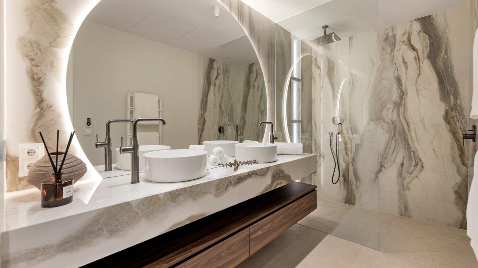Vacation Marbella I The Signature Penthouse, Sea View, Sauna, Private Heated Jacuzzi, Cutting-edge Amenities