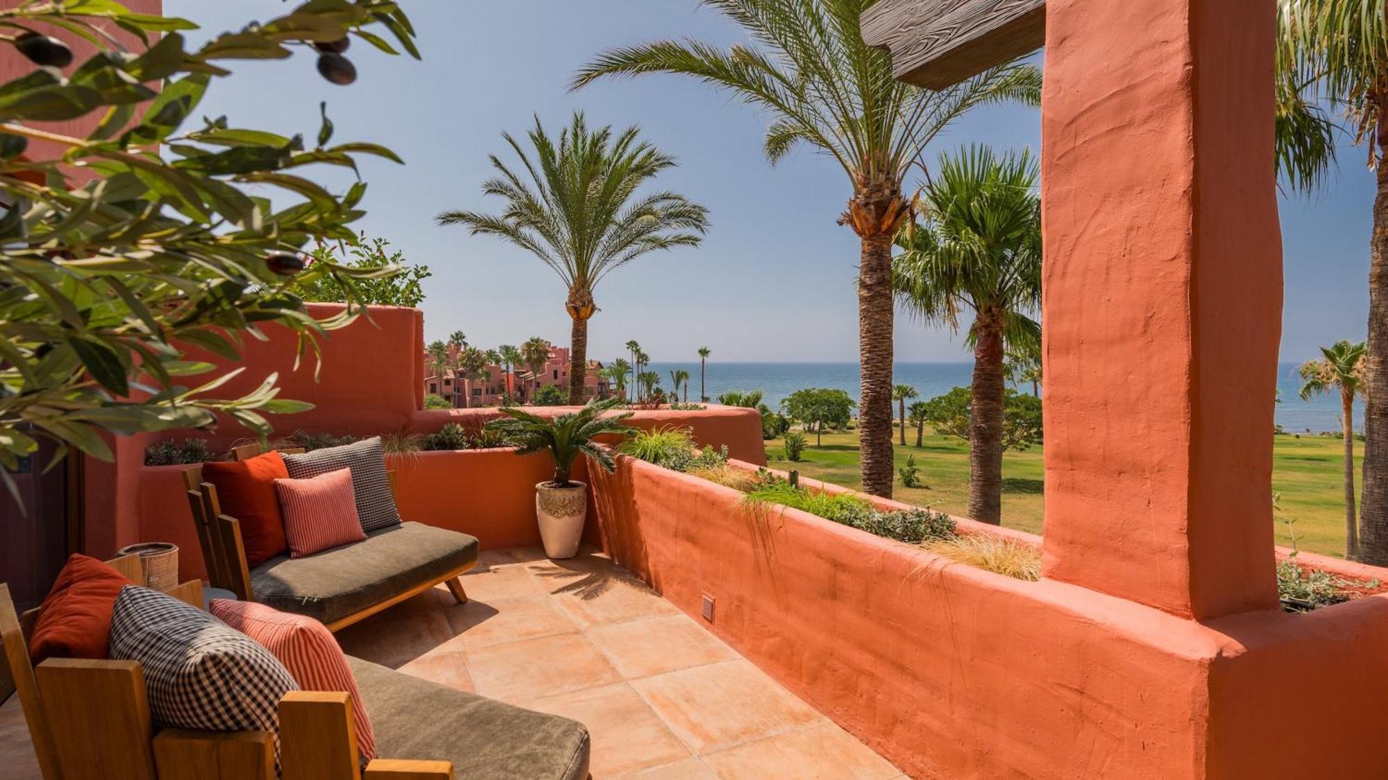 Vacation Marbella I The Signature Penthouse, Sea View, Sauna, Private Heated Jacuzzi, Cutting-edge Amenities Ferienhaus Estepona