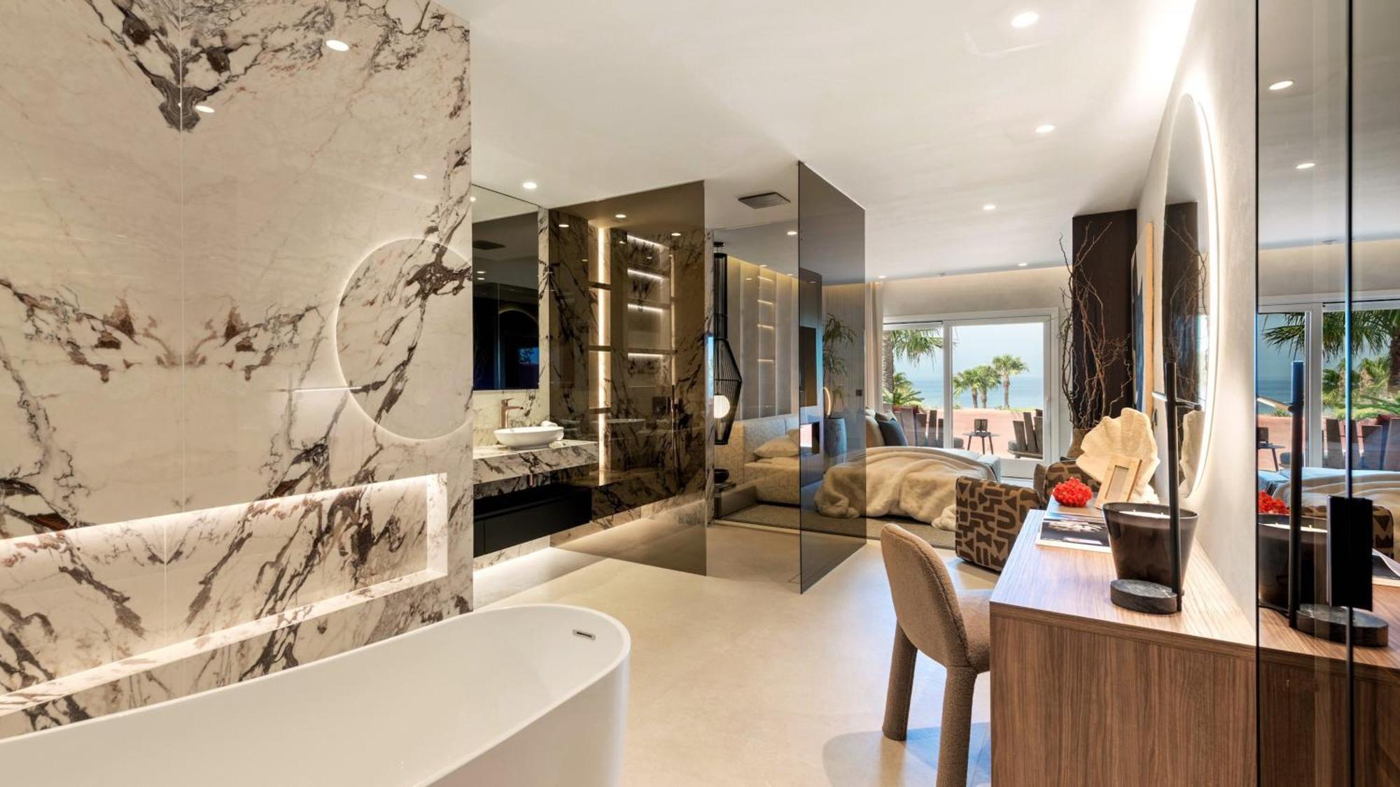 Vacation Marbella I The Signature Penthouse, Sea View, Sauna, Private Heated Jacuzzi, Cutting-edge Amenities