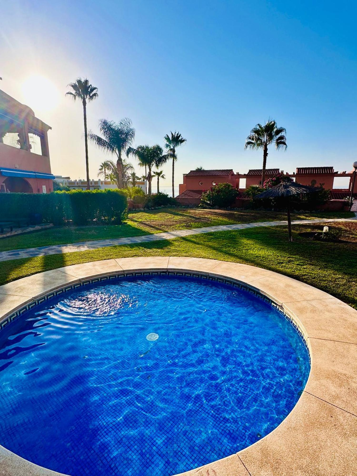 Appartement No1 - Beachfront Estepona, Close To Port, 2 Bedroom, 2 Bathroom, Sleeps 5 Estepona