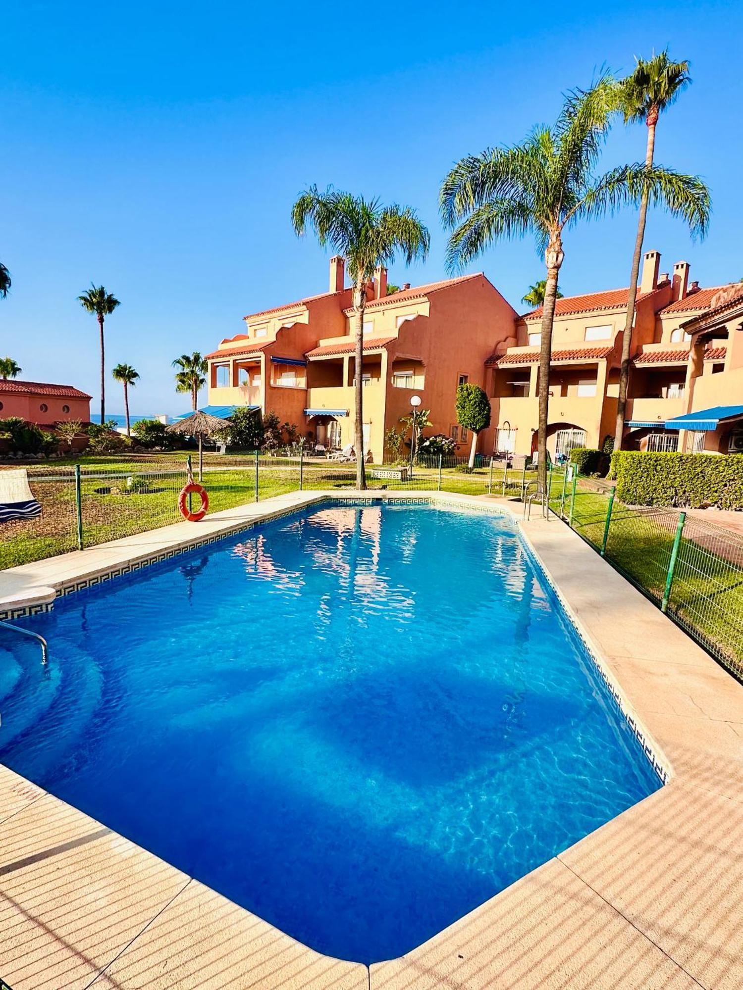 Appartement No1 - Beachfront Estepona, Close To Port, 2 Bedroom, 2 Bathroom, Sleeps 5