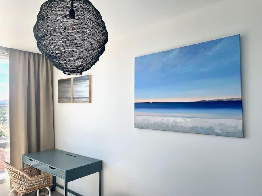 Stunning Three Bedroom Townhouse With Great Views! *