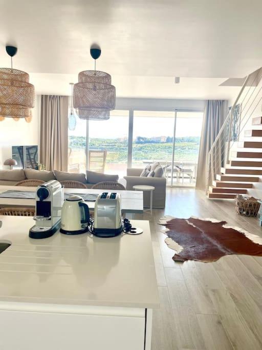 Stunning Three Bedroom Townhouse With Great Views! Apartment