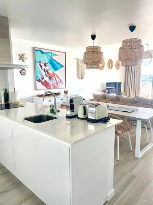 Stunning Three Bedroom Townhouse With Great Views! *