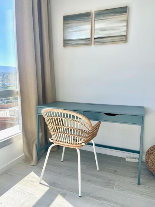 Apartment Stunning Three Bedroom Townhouse With Great Views! *