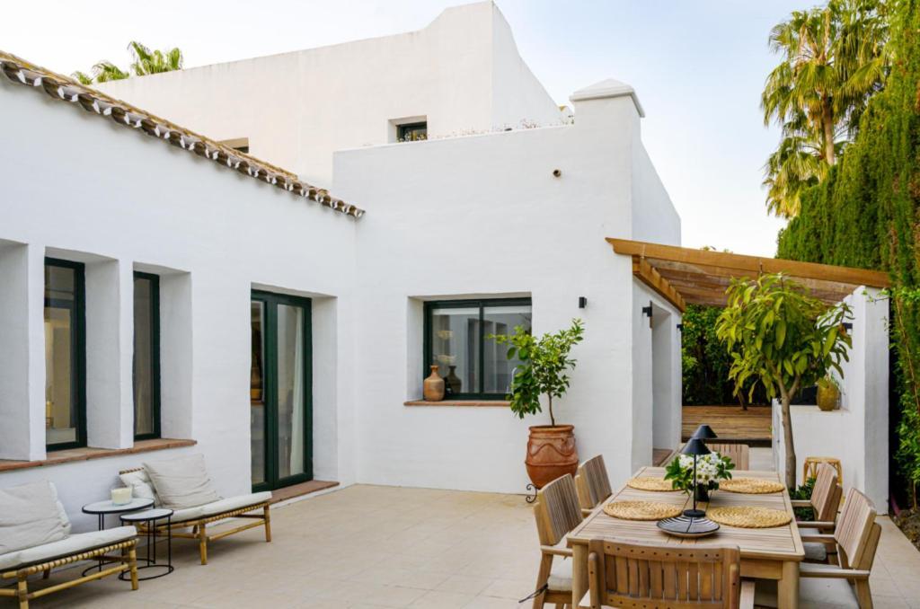 Villa Jasmines The Perfect For Relaxation And Chilling Estepona